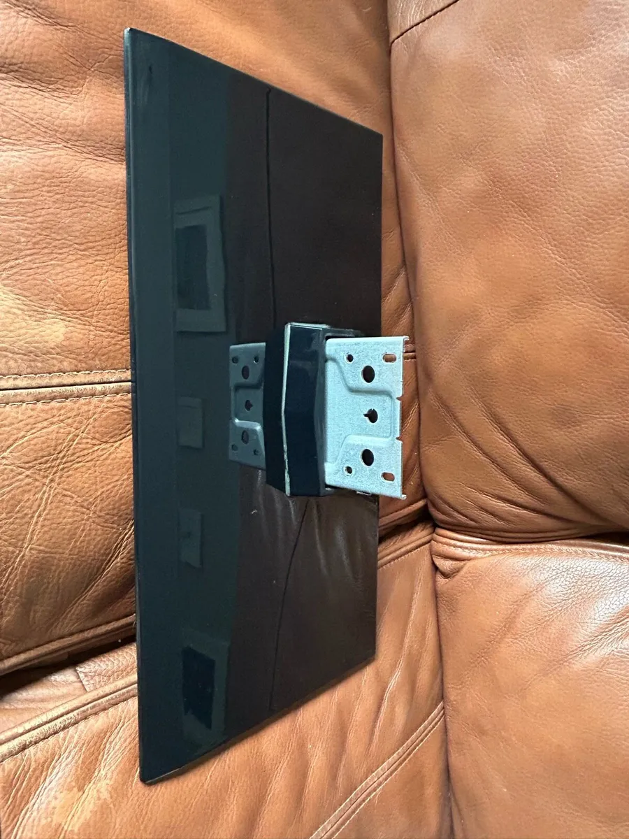 Toshiba 32inch television - Image 4
