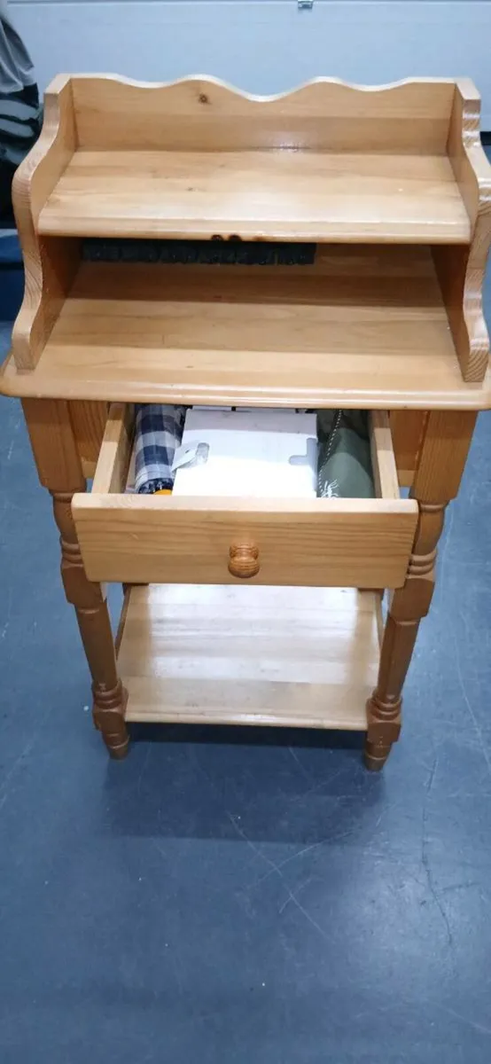 Heavy duty pine table - Image 1