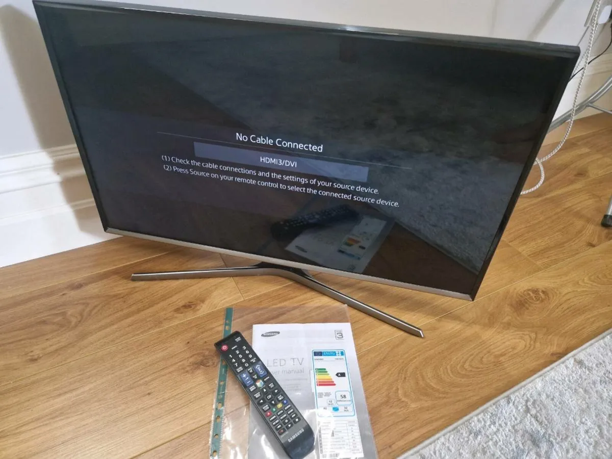 32" Samsung smart TV T32E390SX - Image 2