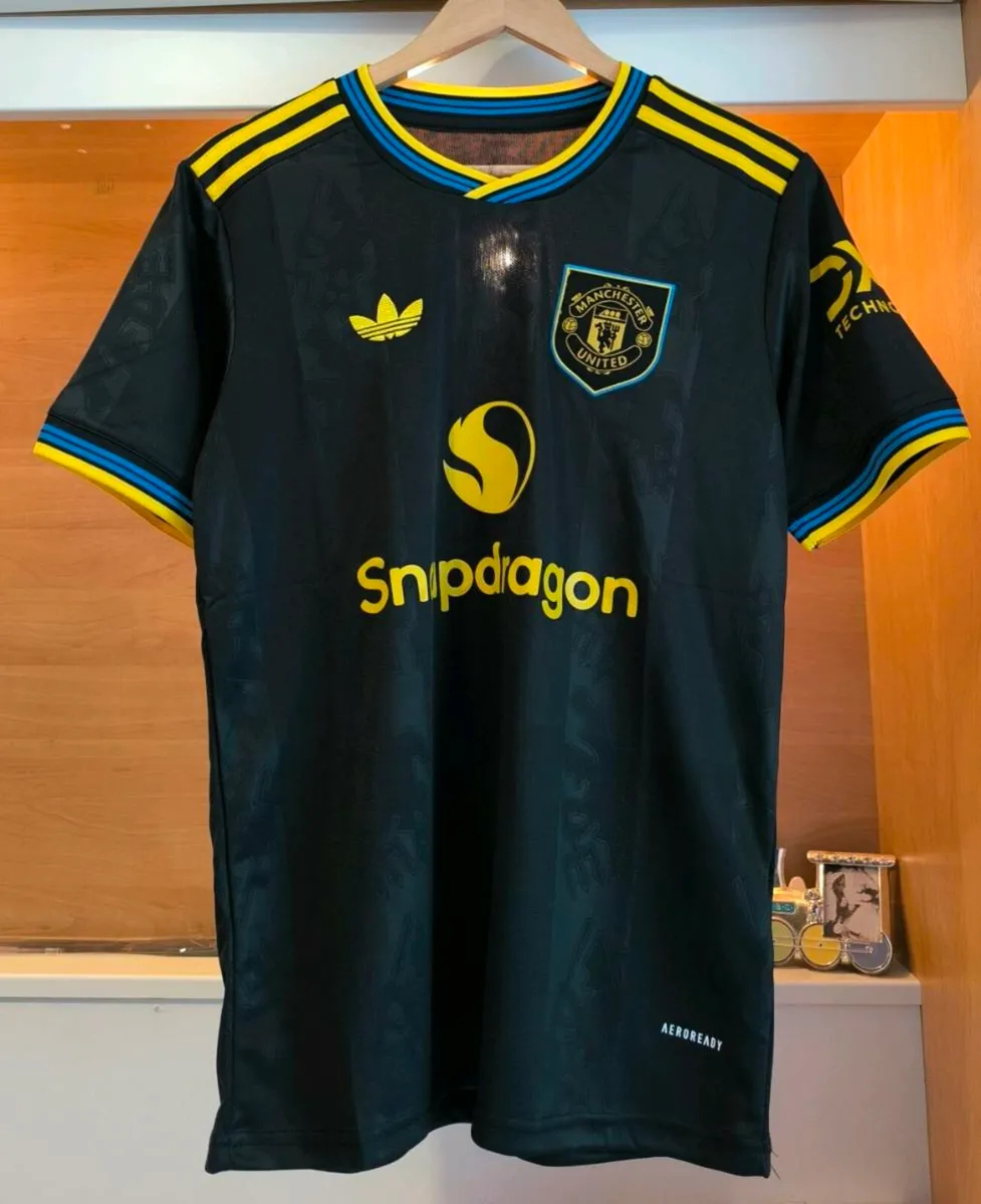 Man United away  jerseys 25/26 - Image 1
