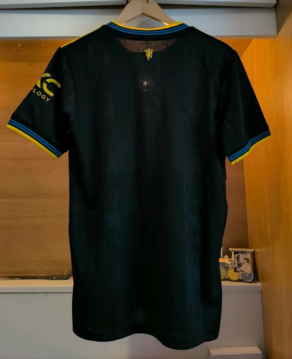 Man United away  jerseys 25/26 - Image 2