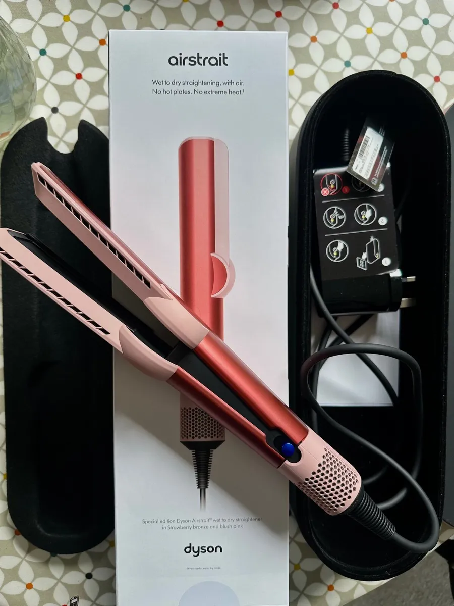 Dyson airstrait straightener - Image 1