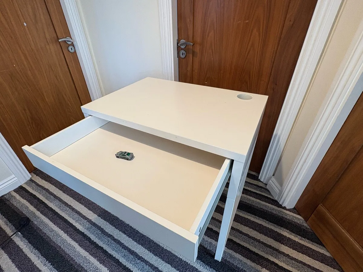 Study table and chair - Image 3