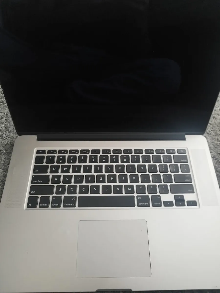 Macbook pro - Image 2