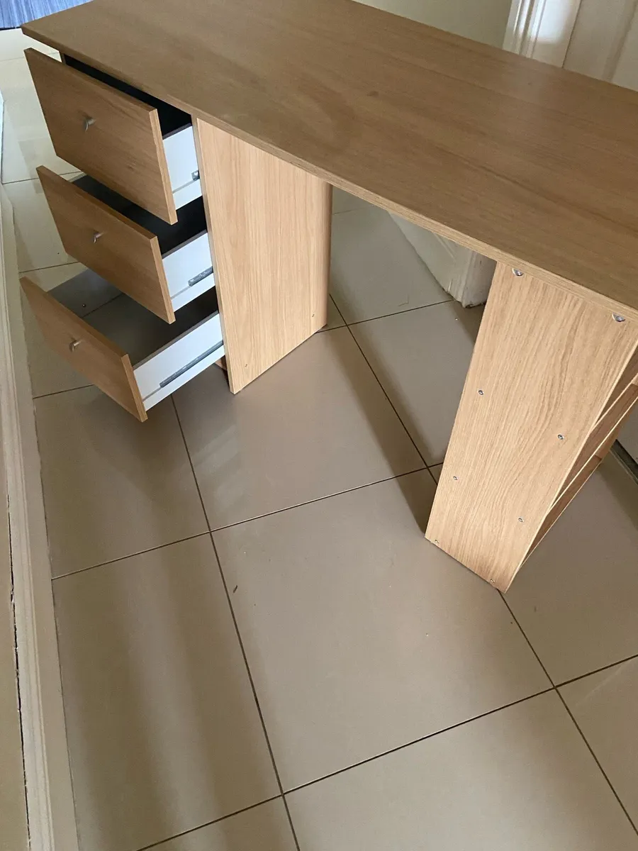Desk - Image 4