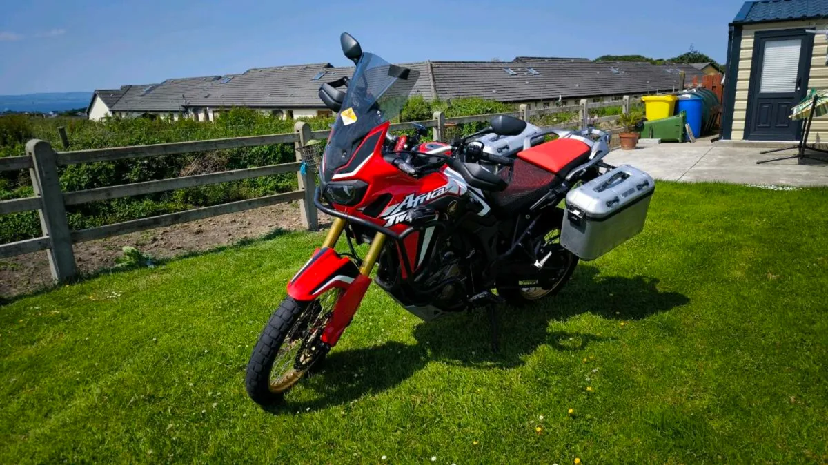 2017 Honda Africa Twin CRF1000 Manual - Image 1