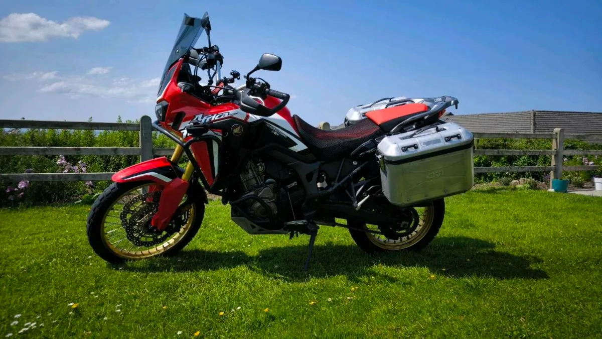 2017 Honda Africa Twin CRF1000 Manual - Image 2
