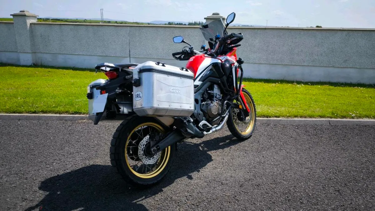 2017 Honda Africa Twin CRF1000 Manual - Image 4