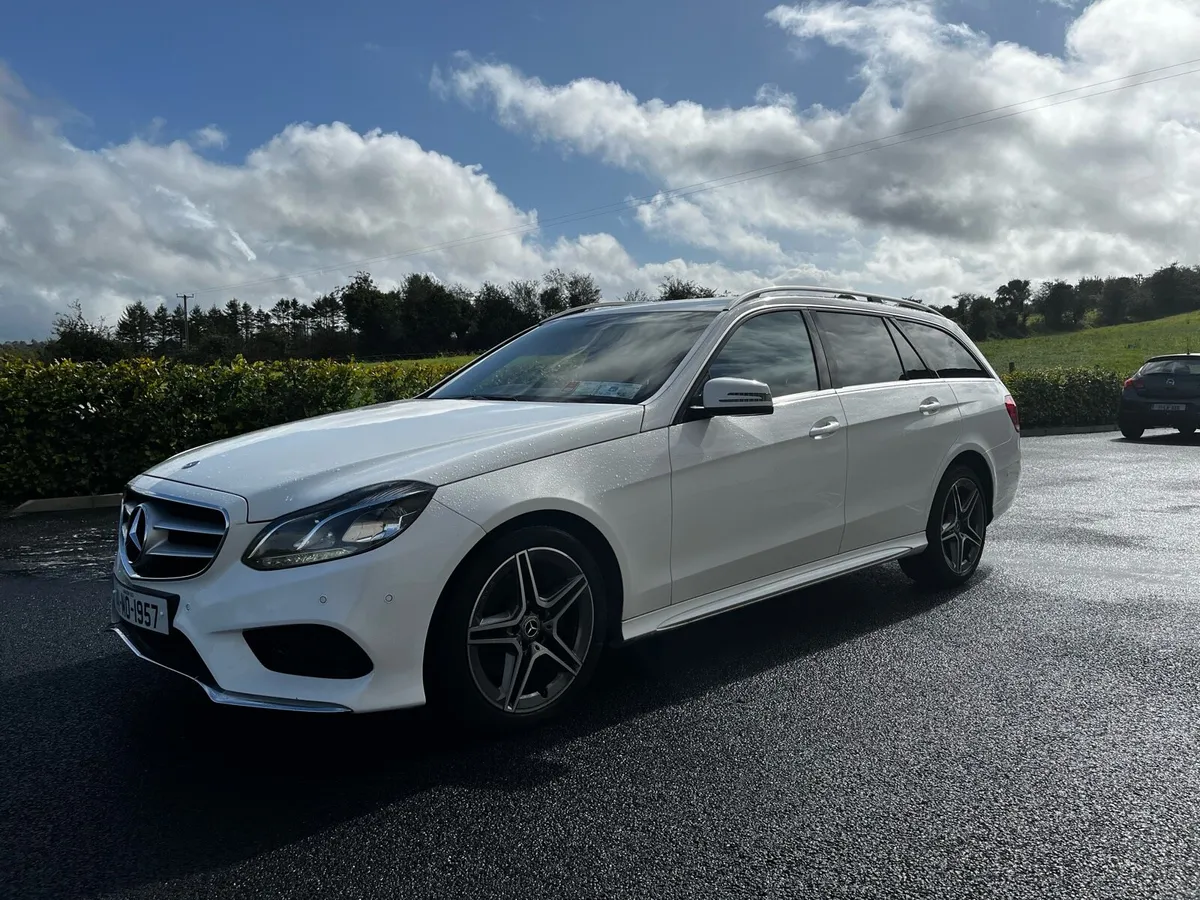 Mercedes Benz E220 AMG line automatic - Image 4
