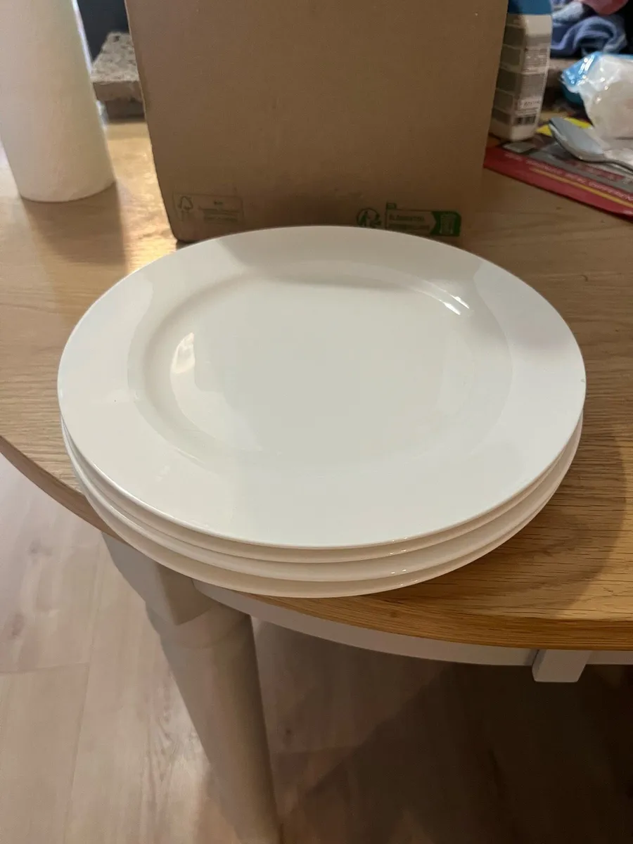 Set of 4 plates - Image 1