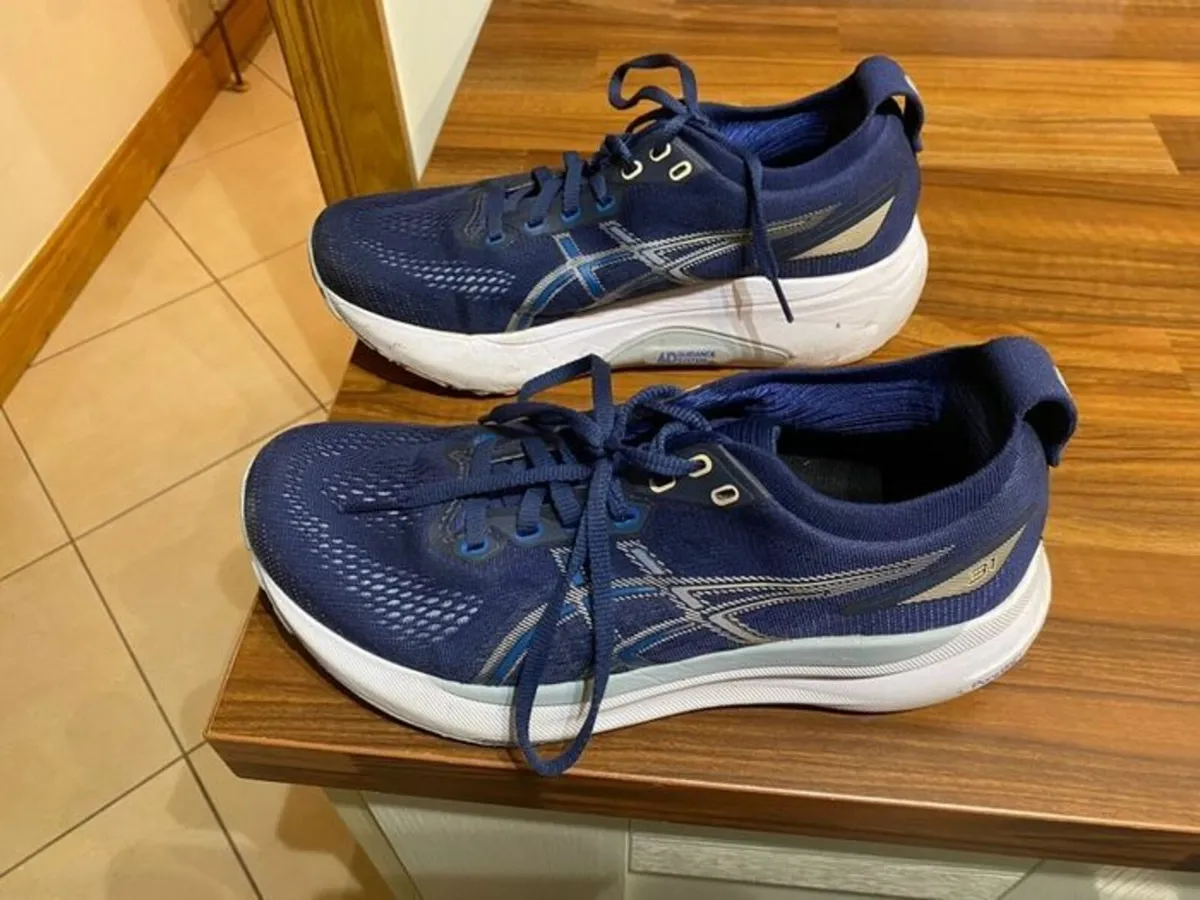 Asics Gel Kayano 31 Women (size 6) - Image 2