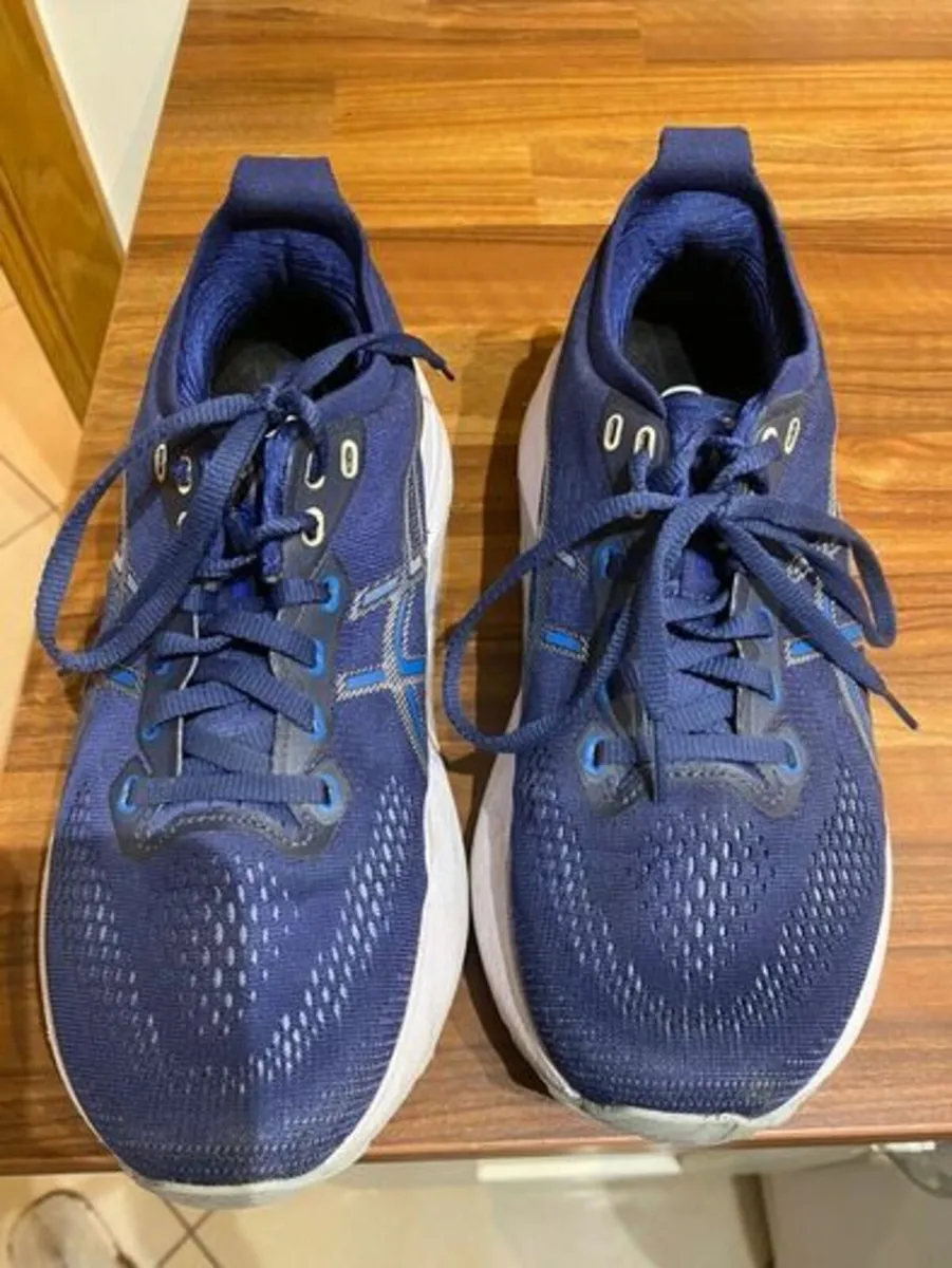 Asics Gel Kayano 31 Women (size 6) - Image 4