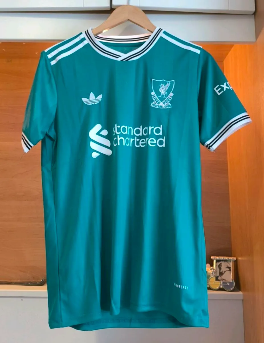 Liverpool away jerseys season 25/26 - Image 1