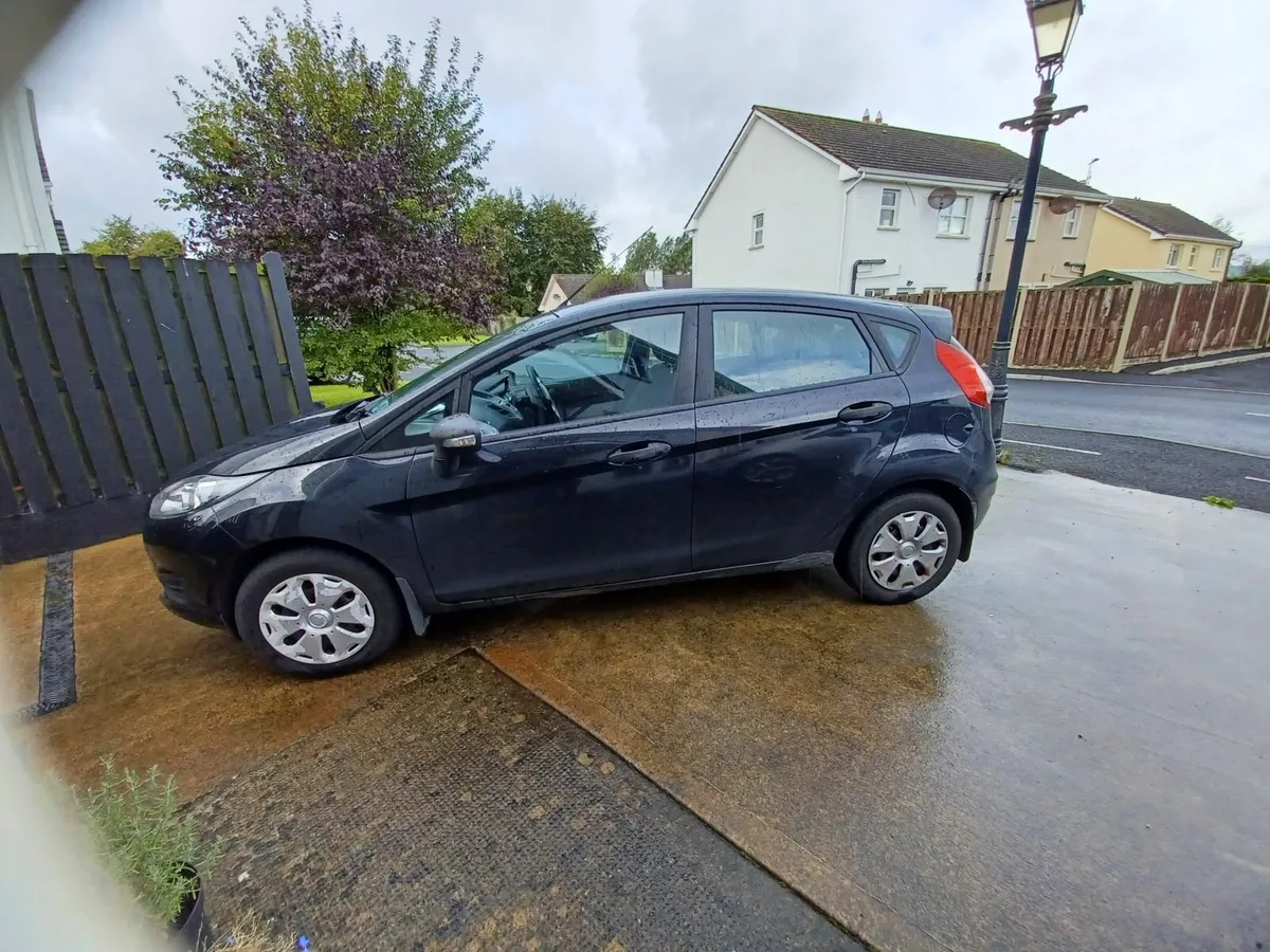 Ford Fiesta 2013 - Image 2