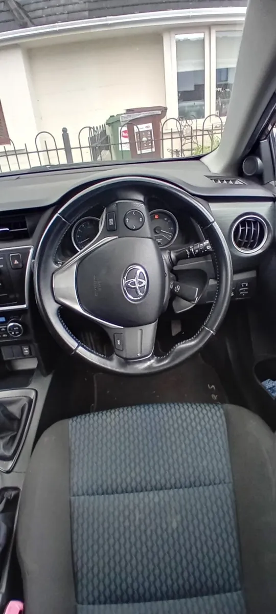 Toyota Auris 2014 - Image 3