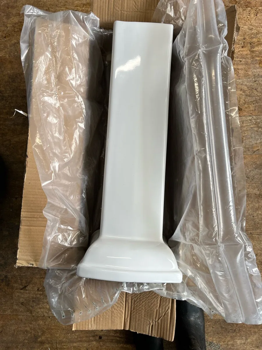 Brand New Traditional Style Pedestal still in box - Image 1
