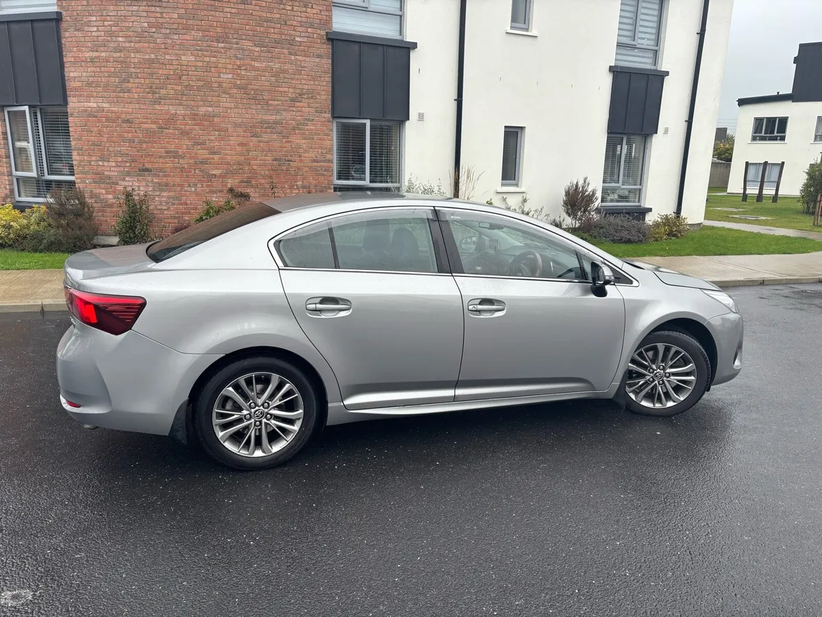 2018 Toyota avensis 2.0 diesel D4D luna model - Image 4