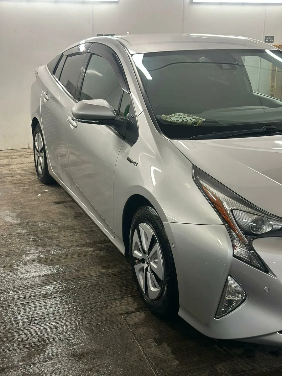 Toyota prius - Image 2