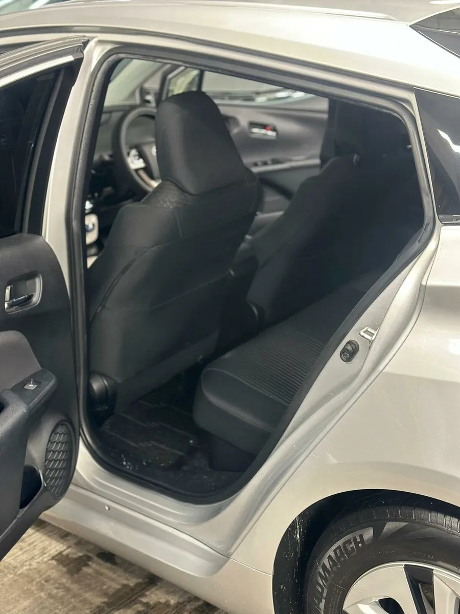 Toyota prius - Image 4
