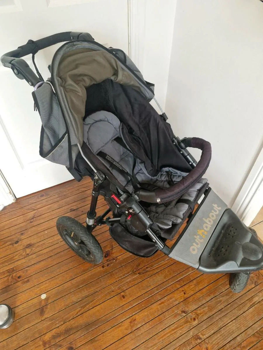 Out N About Nipper - Image 2