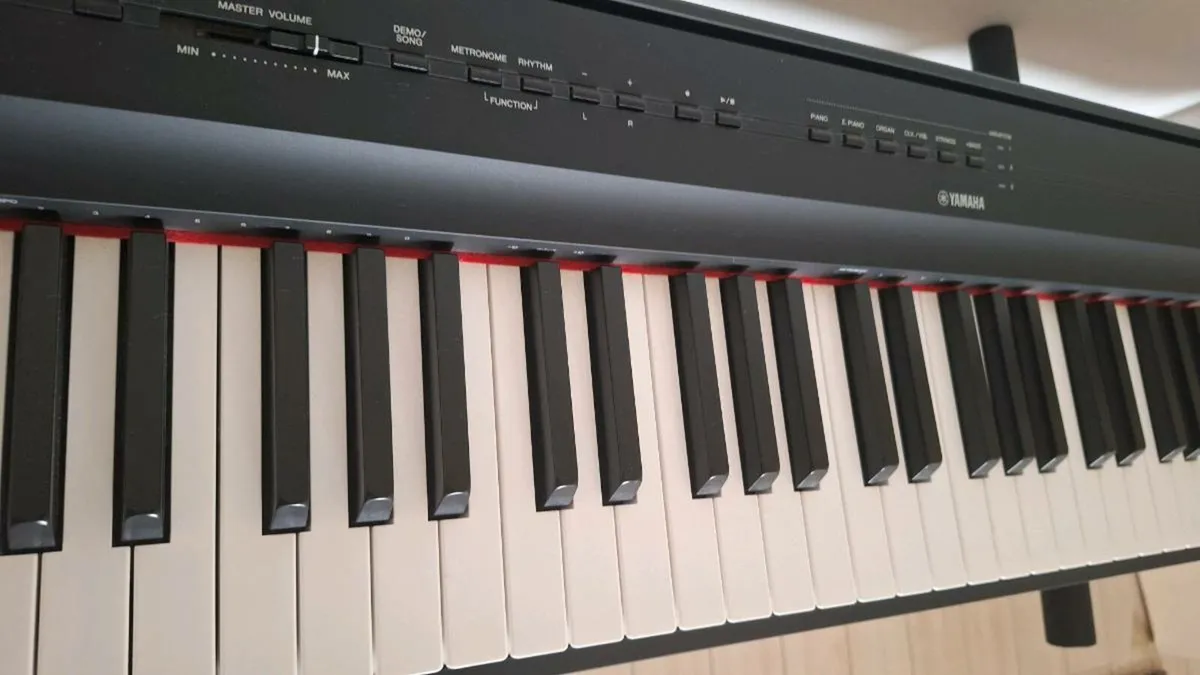 Yamaha p125 piano - Image 3