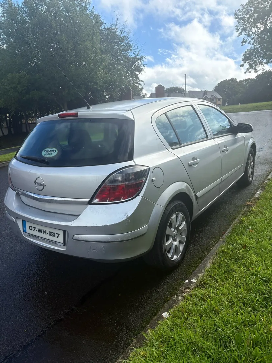 Opel Astra petrol 1.6L, 2007, hatchback, - Image 1