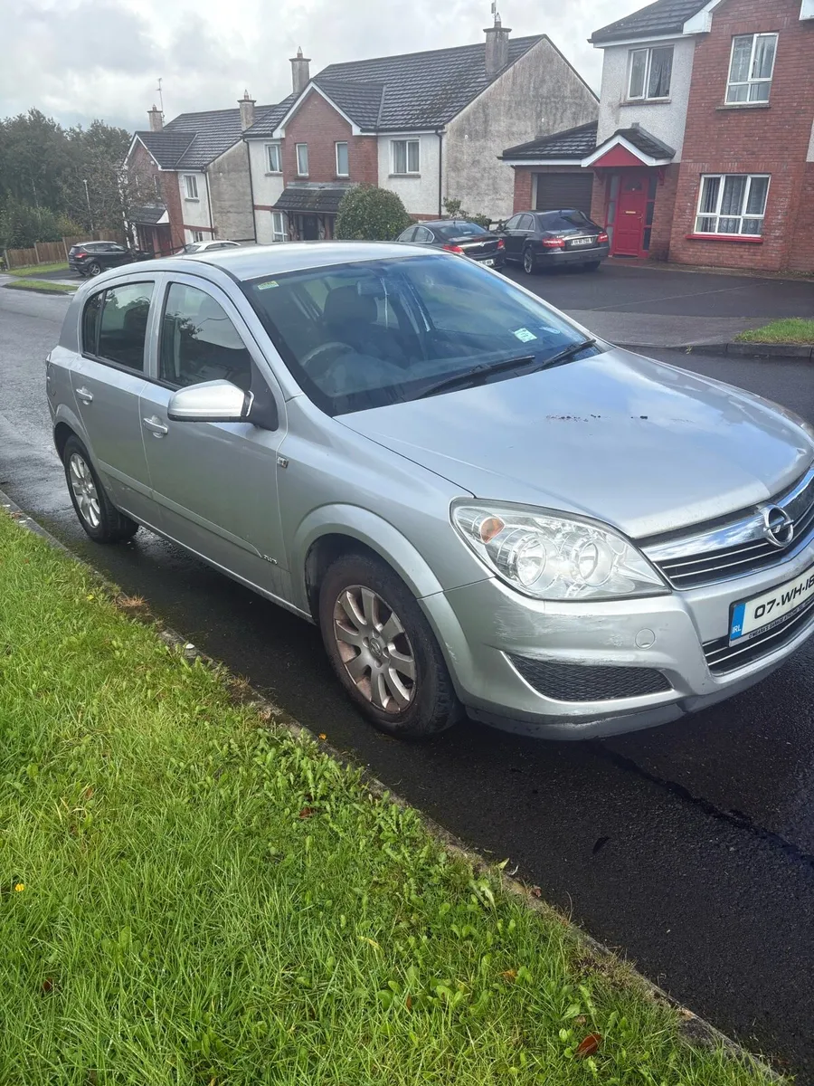 Opel Astra petrol 1.6L, 2007, hatchback, - Image 2