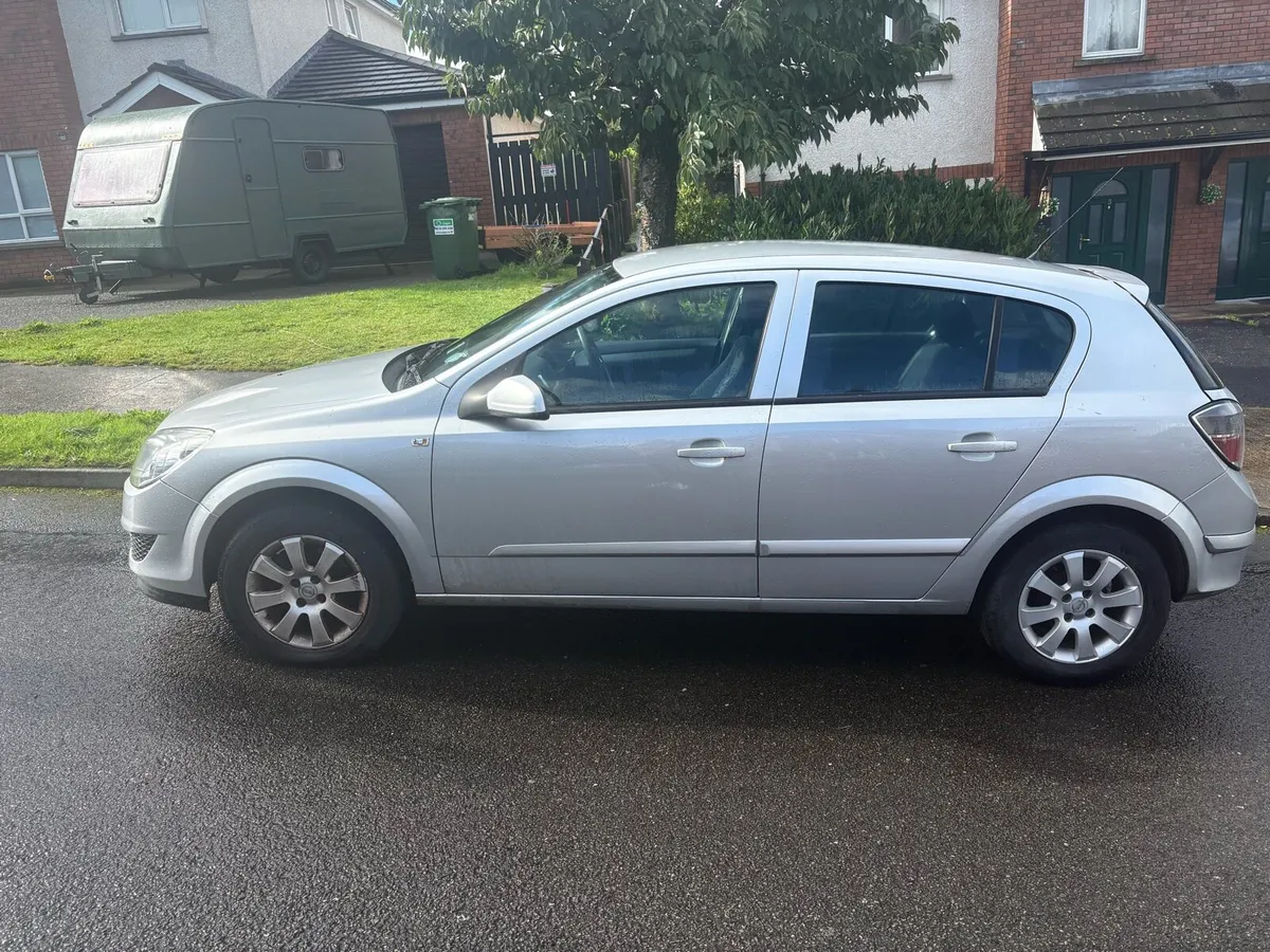 Opel Astra petrol 1.6L, 2007, hatchback, - Image 4