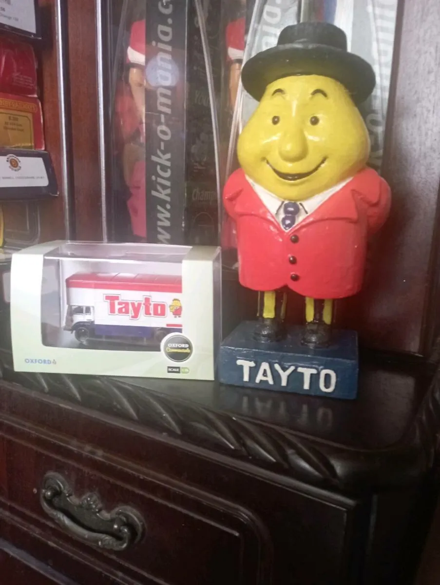 MR TOYTO IRISH CRIPS BOX TRUCK PLUS RESIN FIGURE - Image 1
