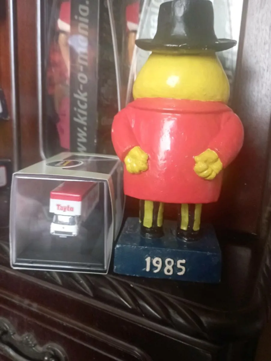 MR TOYTO IRISH CRIPS BOX TRUCK PLUS RESIN FIGURE - Image 2