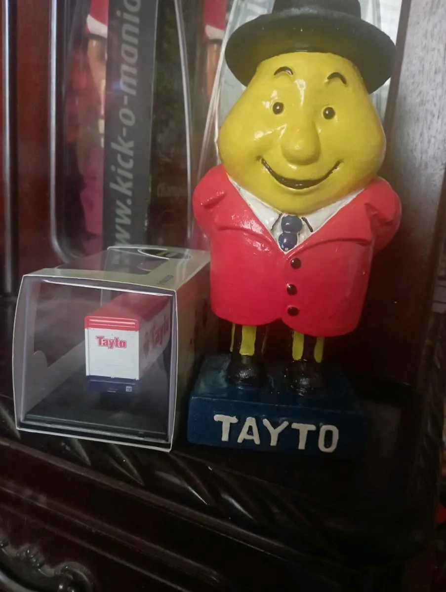 MR TOYTO IRISH CRIPS BOX TRUCK PLUS RESIN FIGURE - Image 3