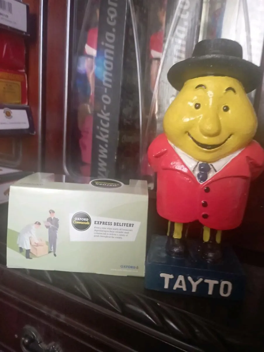 MR TOYTO IRISH CRIPS BOX TRUCK PLUS RESIN FIGURE - Image 4