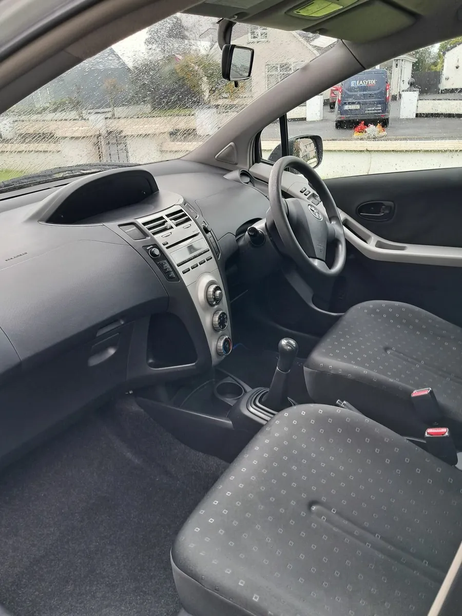 Toyota Yaris 2008 - Image 4