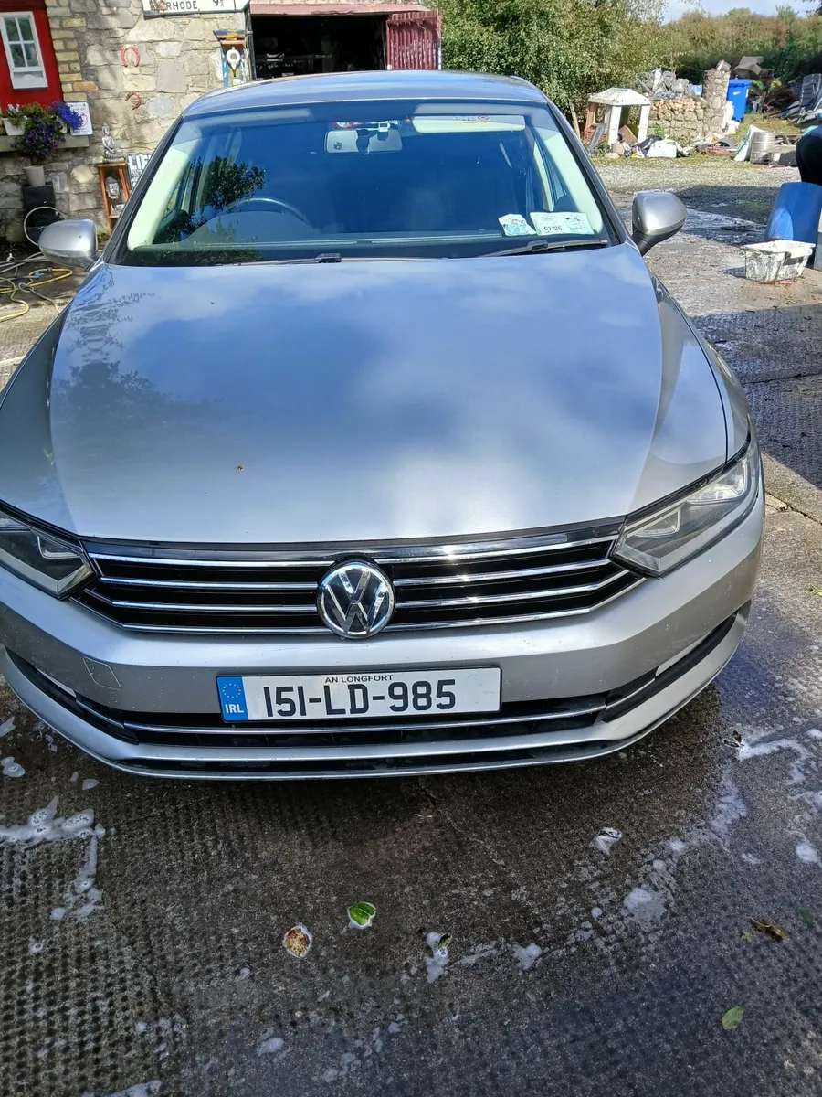 Volkswagen Passat 2015 - Image 2