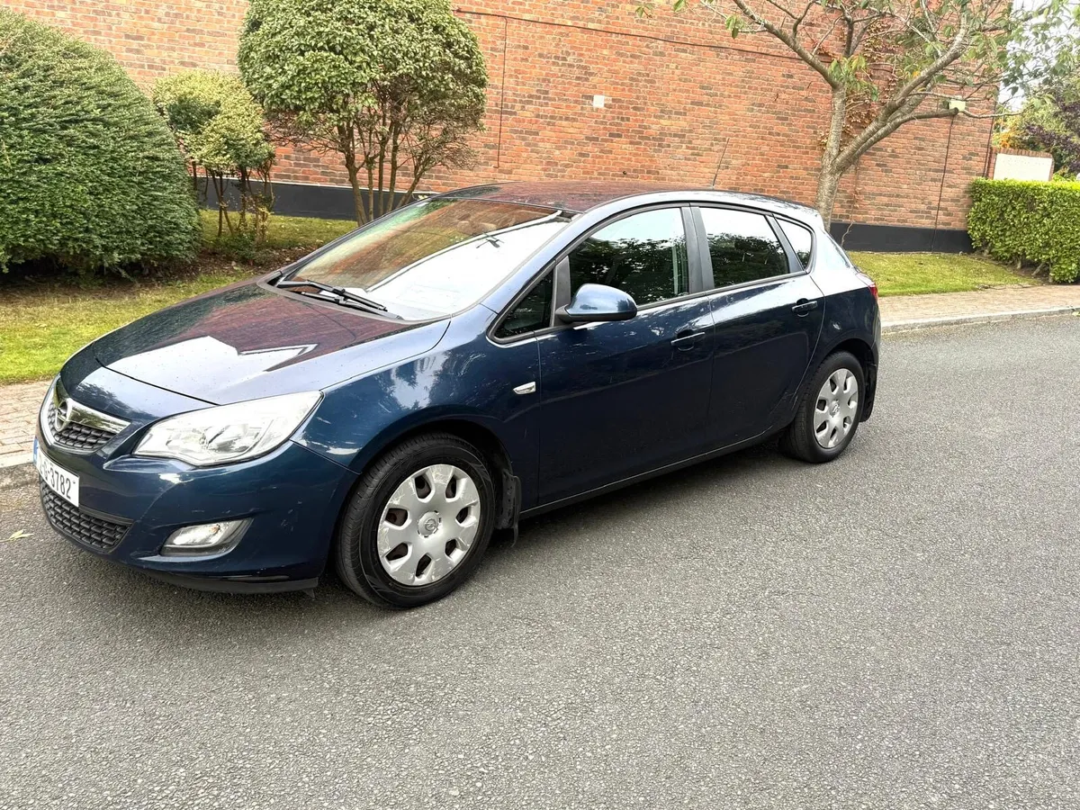 Opel Astra 1.4 petrol low low km  nct 9/26 - Image 2