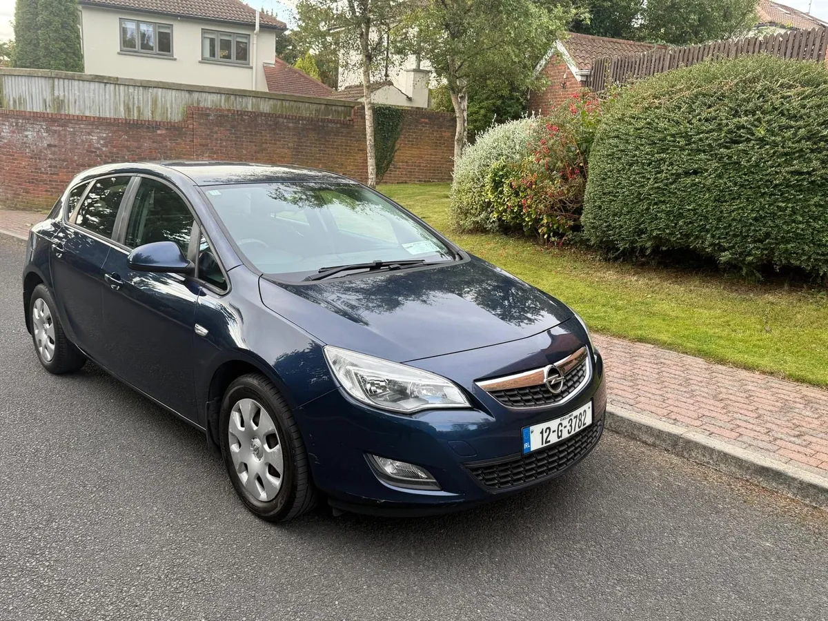 Opel Astra 1.4 petrol low low km  nct 9/26 - Image 3