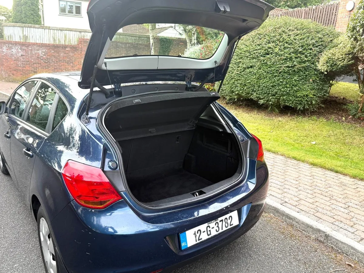 Opel Astra 1.4 petrol low low km  nct 9/26 - Image 4