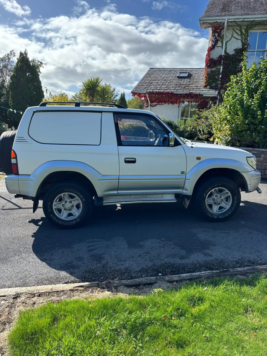 Land Cruiser Prado - Image 3