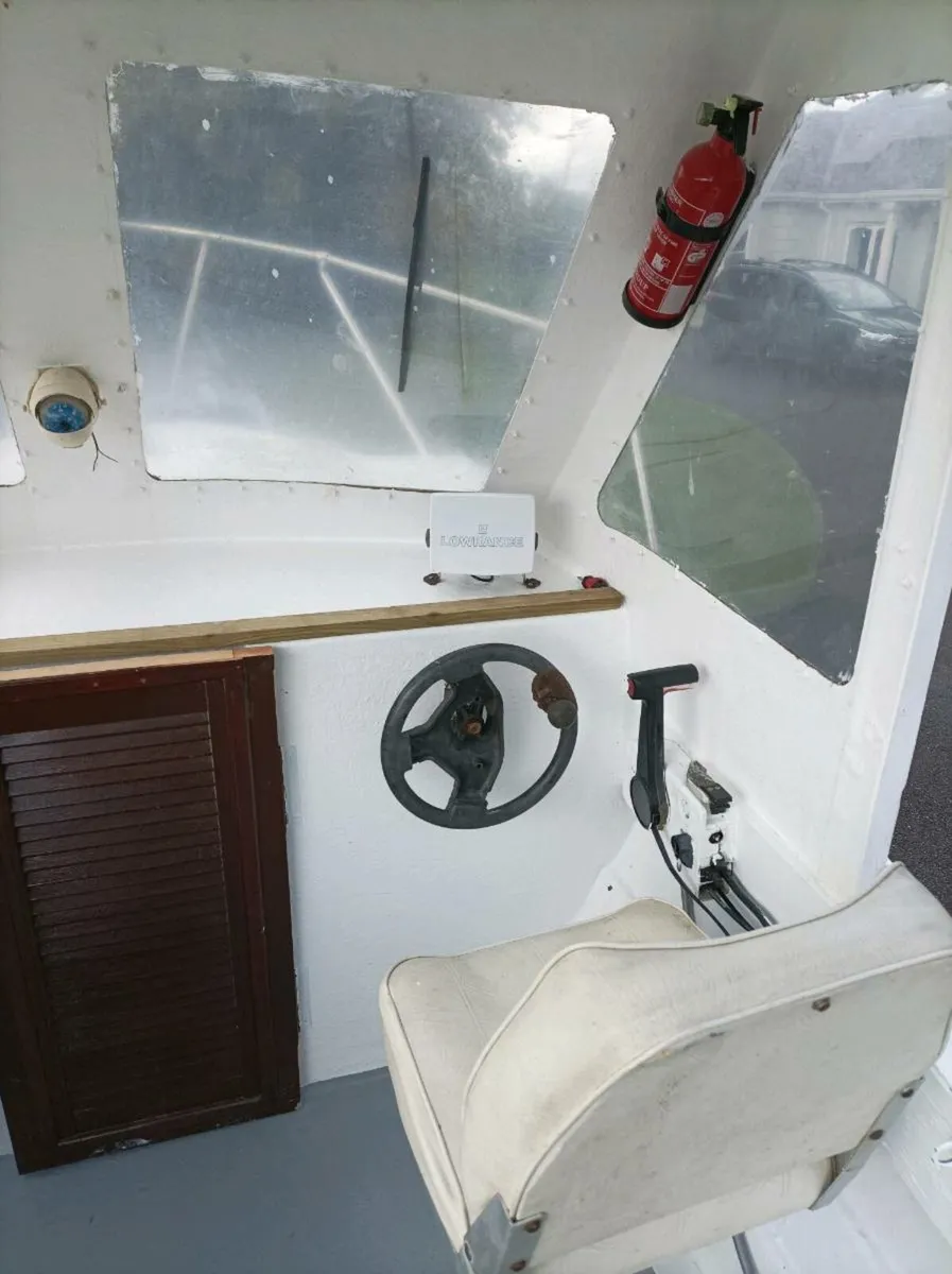 18 foot boat - Image 4