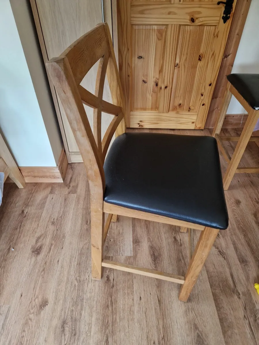 Breakfast bar stools - Image 1