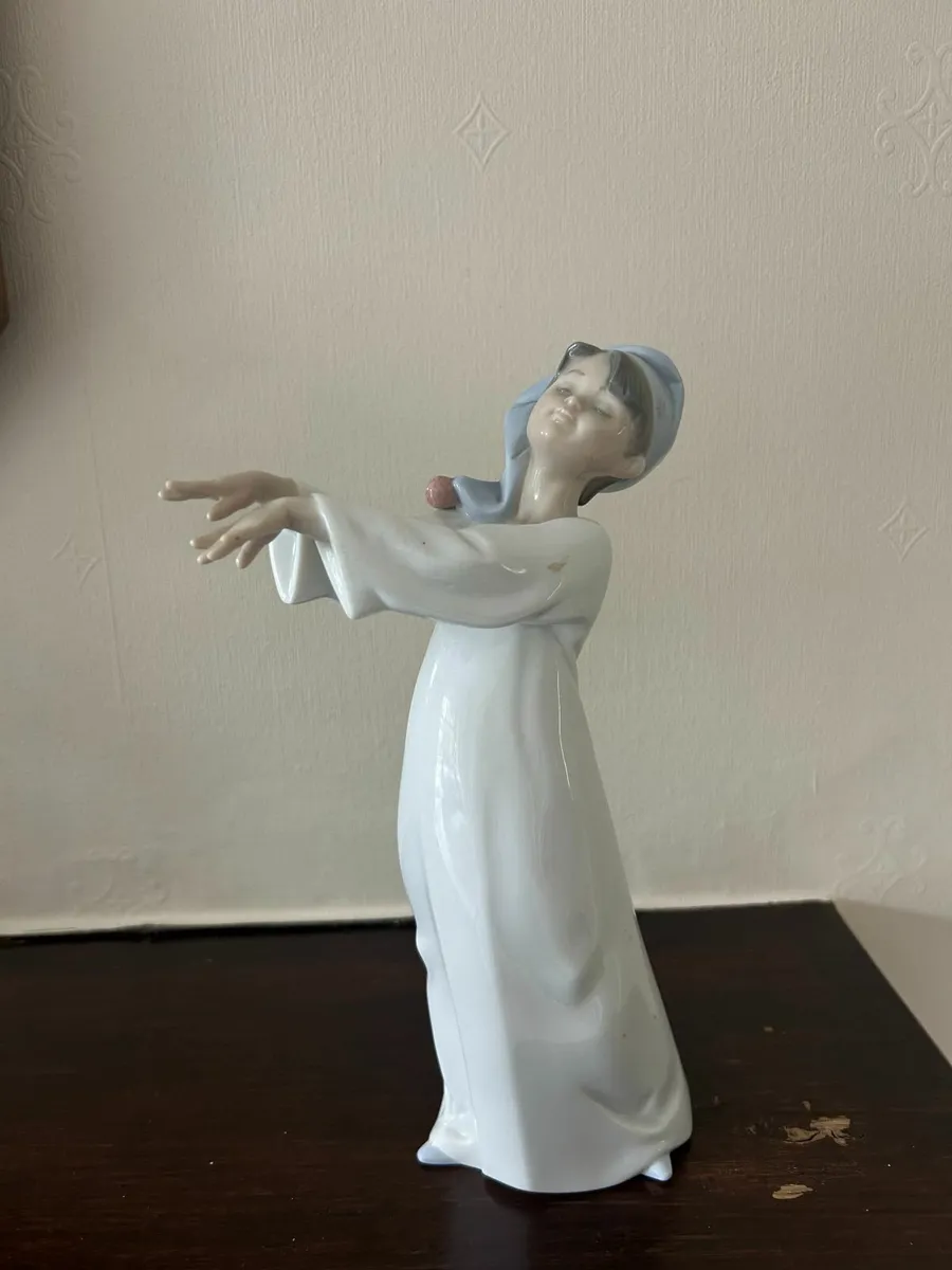 Collectable Nao figurines - Image 3