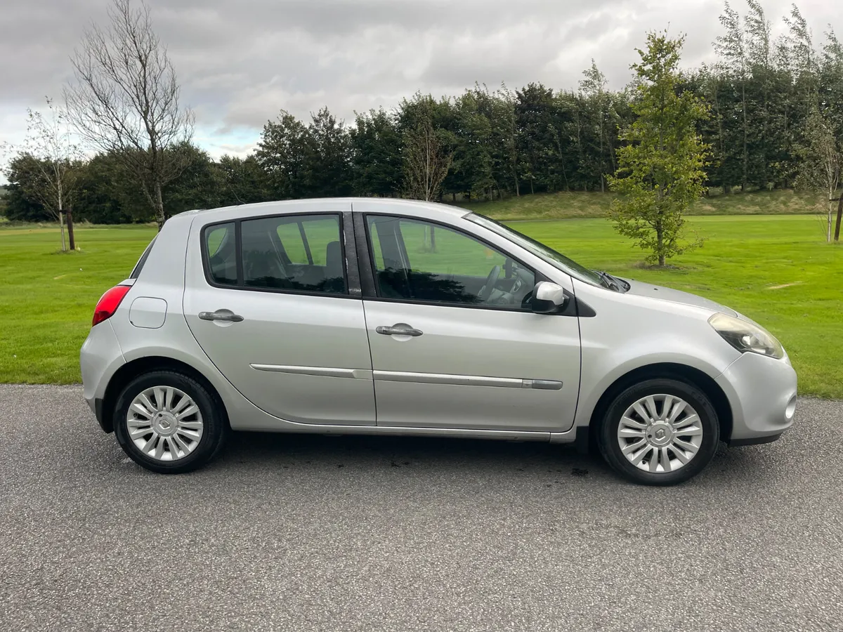Renault Clio 2010 - Image 2