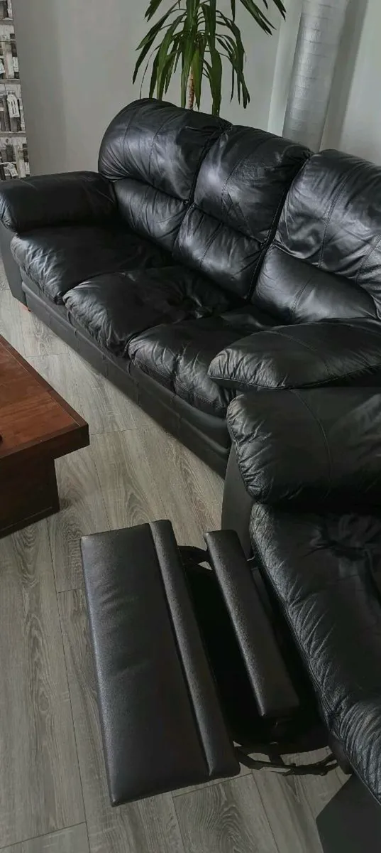 Leather couch - Image 1