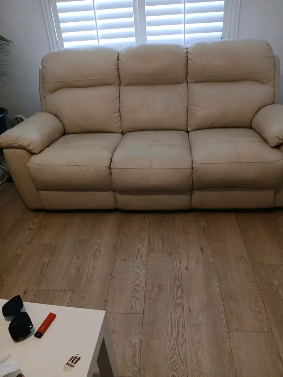 3 Seather Cream Recliner sofa - Image 3