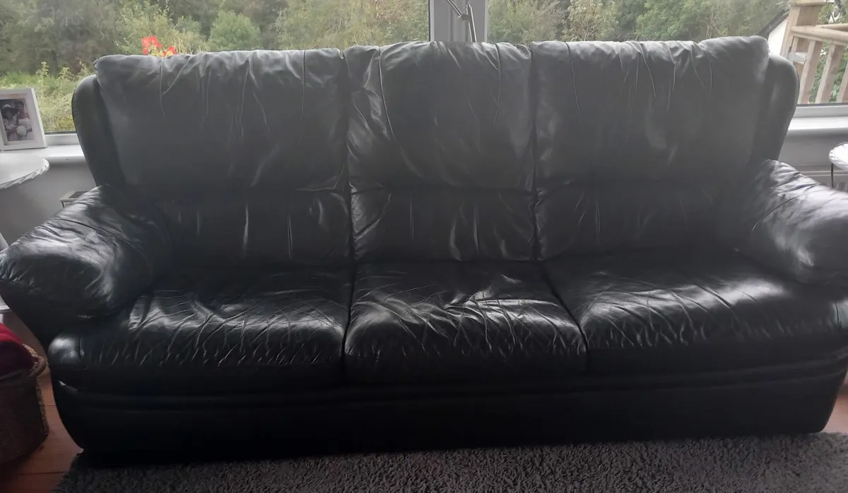 Leather couch - Image 3