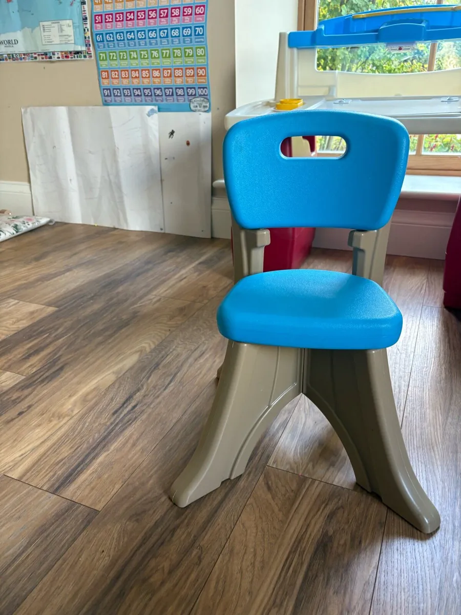 Step 2 Delux Art Activity Desk & Chair - Image 4