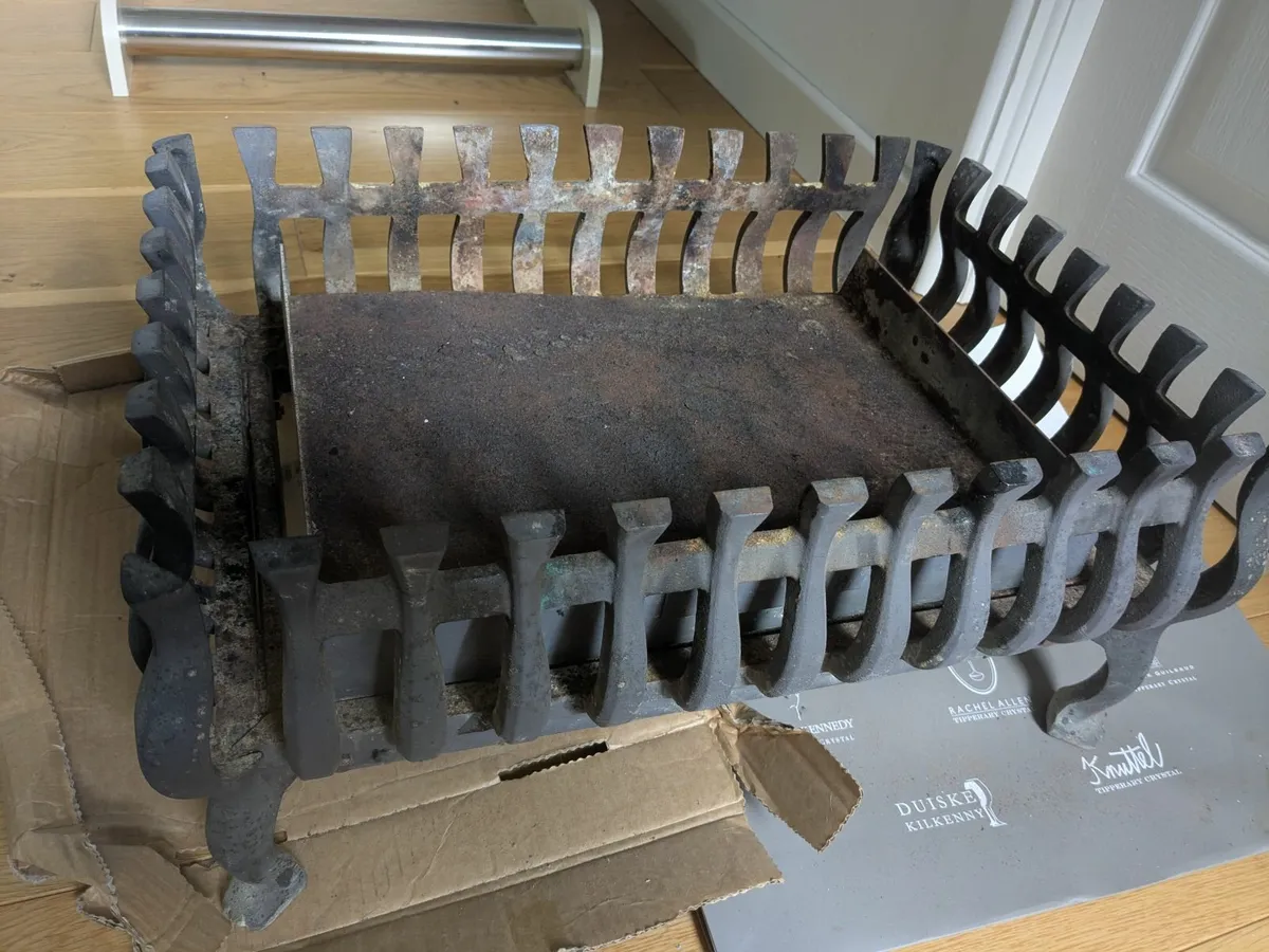 Cast iron fire grate plus insert - Image 2