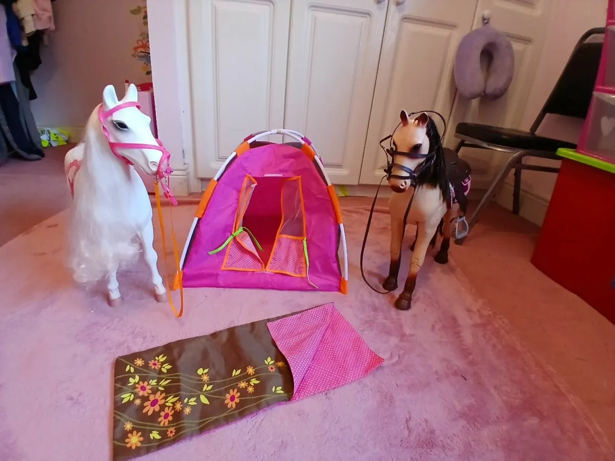 Our Generation horses and tent - Image 1