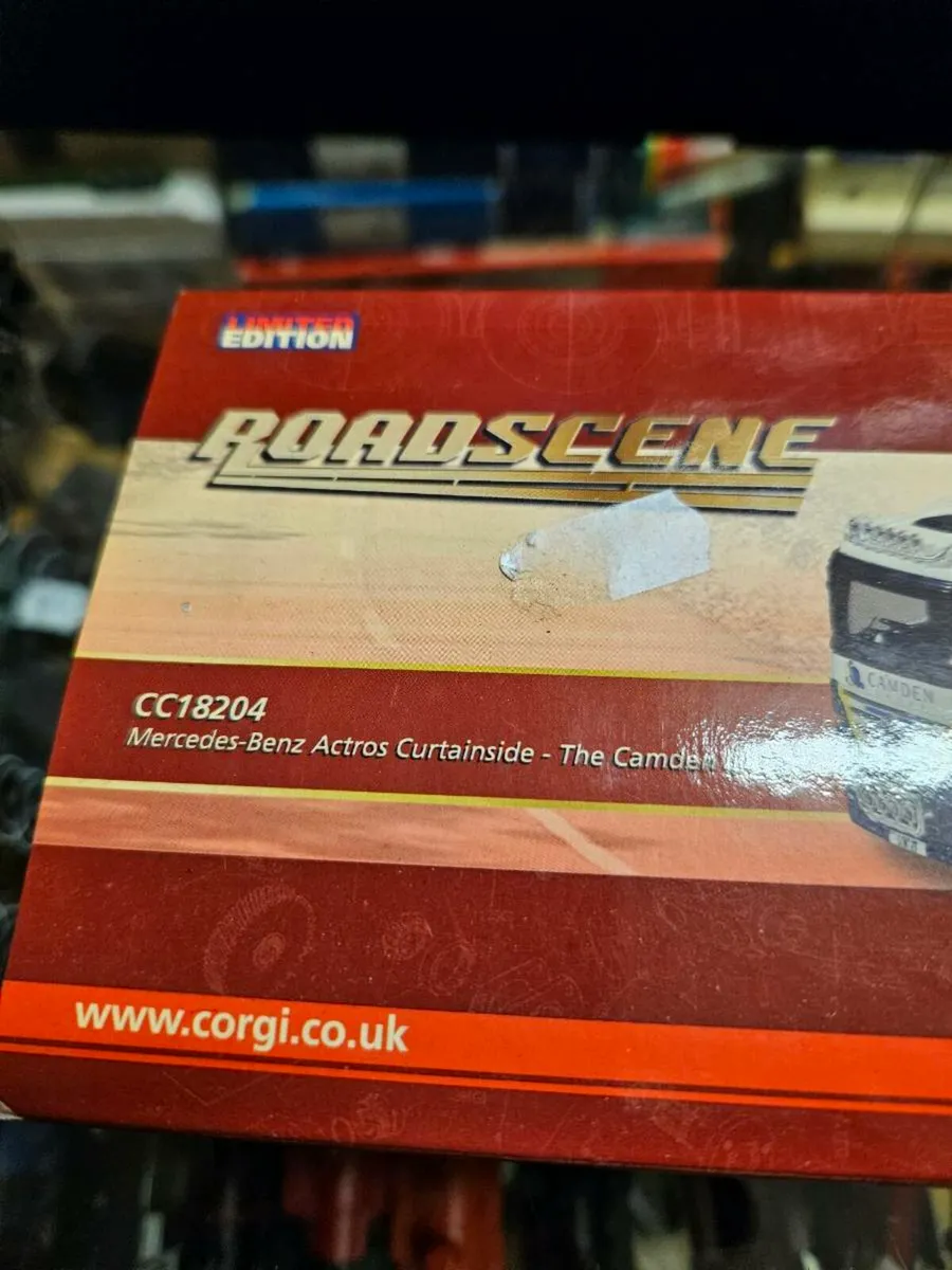 Corgi Mercedes Tractor Unit and Trailer - Image 2