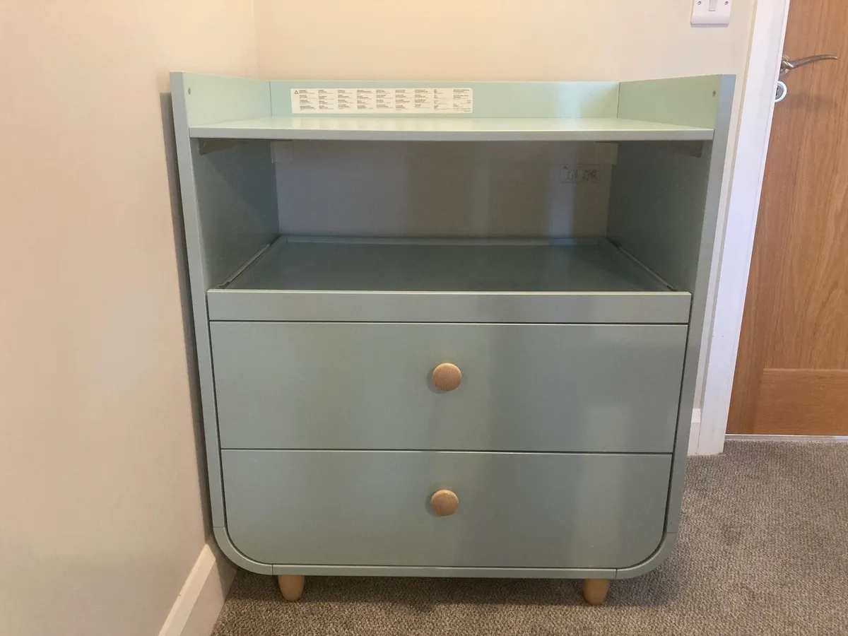 Dresser/ changing table - Image 1
